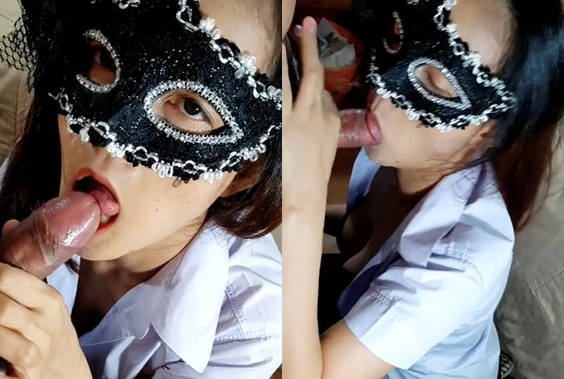 Pekerjaan Seks Oral Pelajar Menyedut kemaluan, menjilat, menghisap zakar, air mani keluar di muka, dan kemudian menelannya.