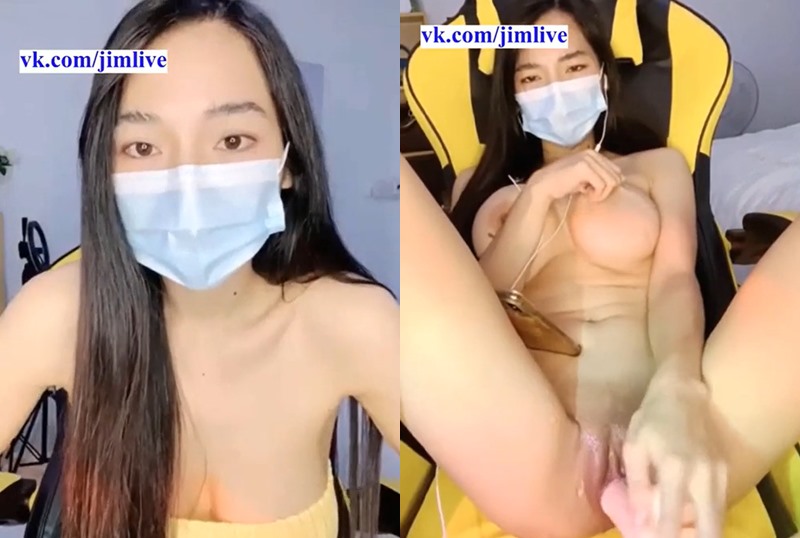 PrismLive leaked live stream clip in a private room, VK's sister Emma shows off eagerly, making it hard to resist watching.