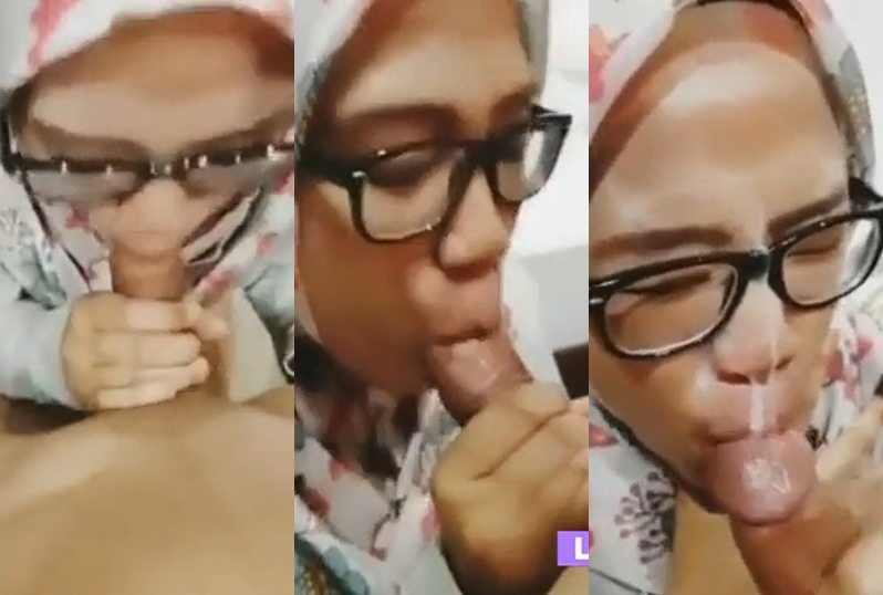 Descendente de Sandp - Estudante Universitária Virgem Nerd Leva Gozada no Rosto