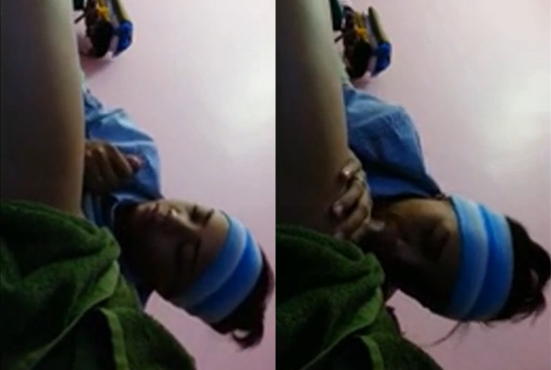 Awek Johor Comel Sedang Makan Aiskrim 1
